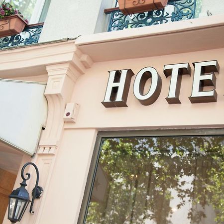 Hotel Des Pyrenees - Entre Bastille Et Nation Paris Eksteriør bilde