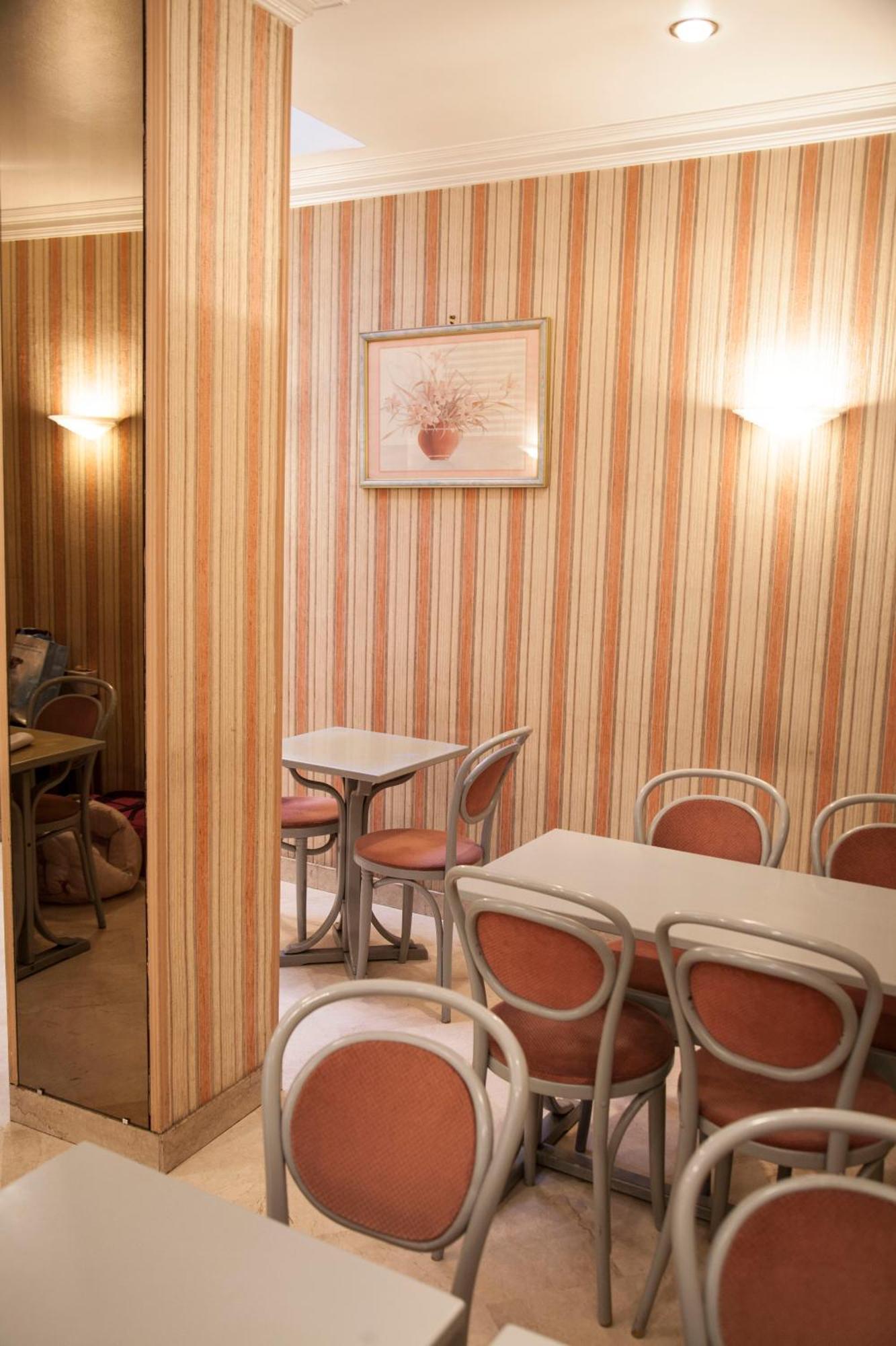 Hotel Des Pyrenees - Entre Bastille Et Nation Paris Eksteriør bilde
