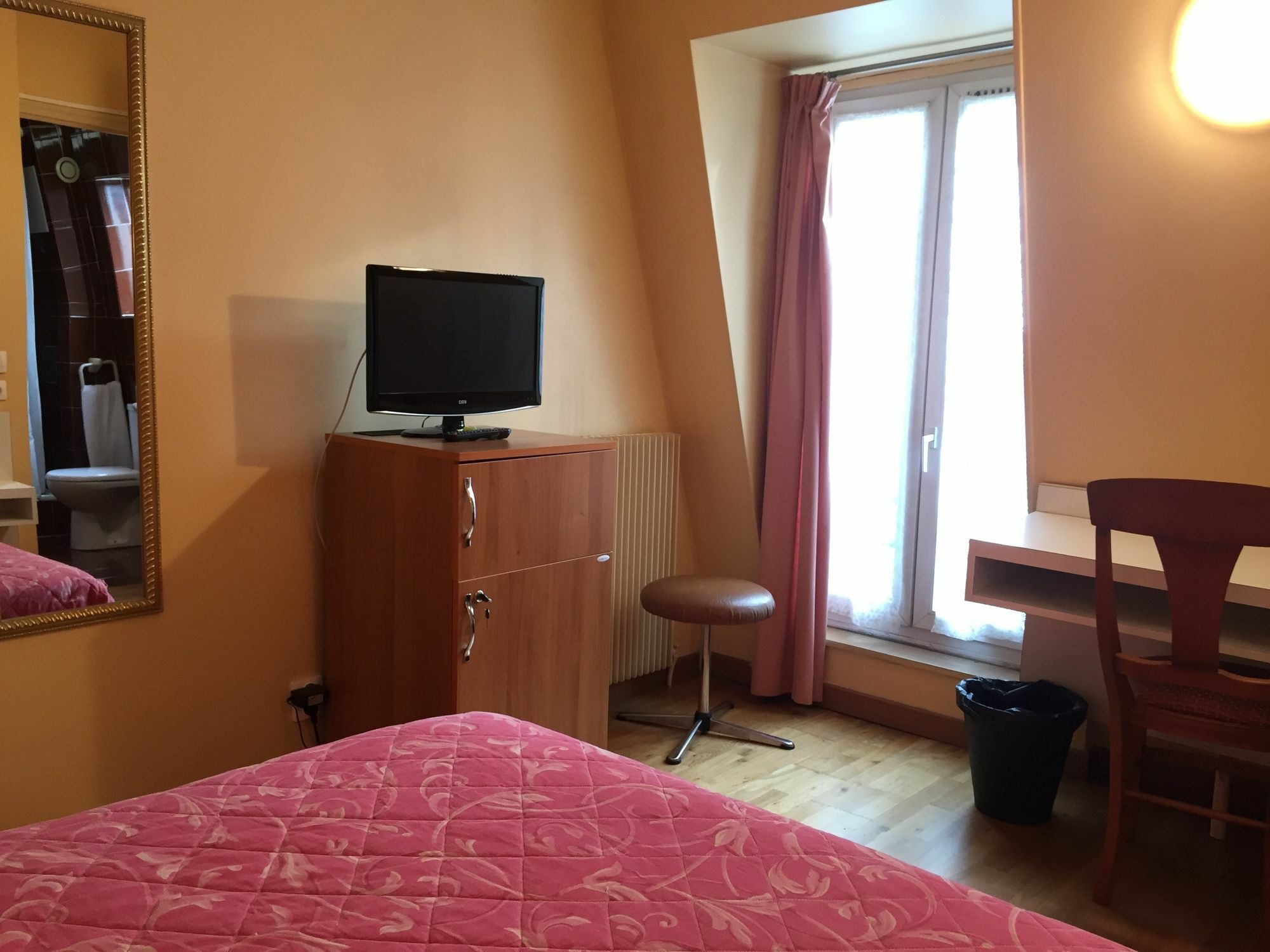 Hotel Des Pyrenees - Entre Bastille Et Nation Paris Eksteriør bilde