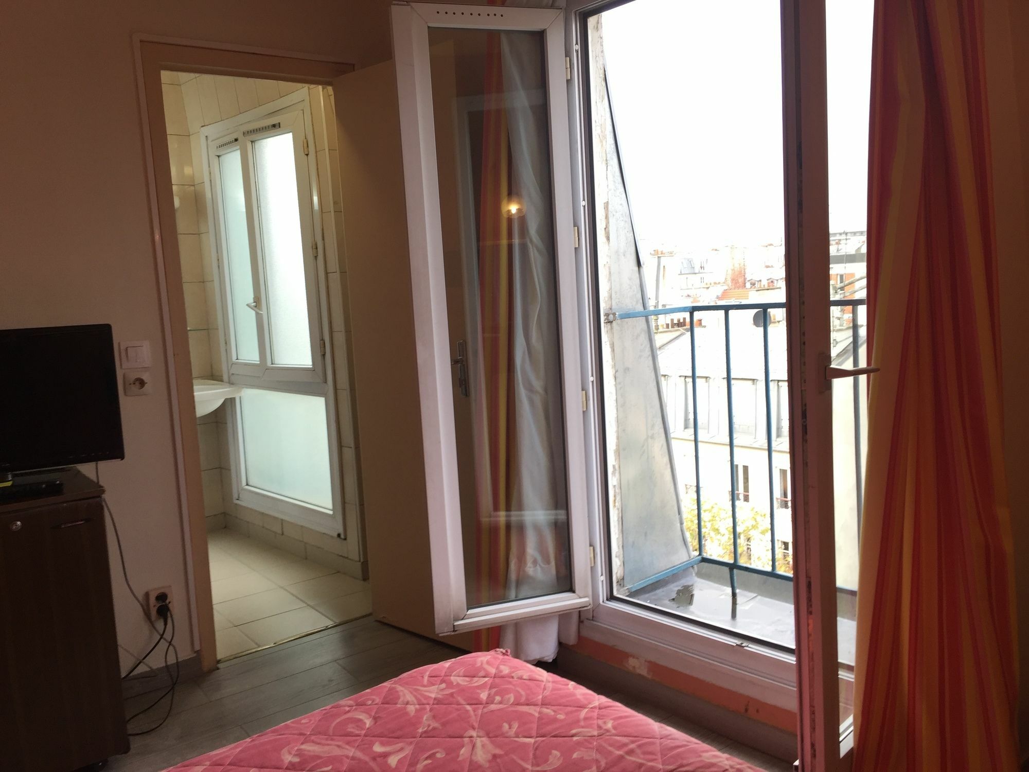 Hotel Des Pyrenees - Entre Bastille Et Nation Paris Eksteriør bilde