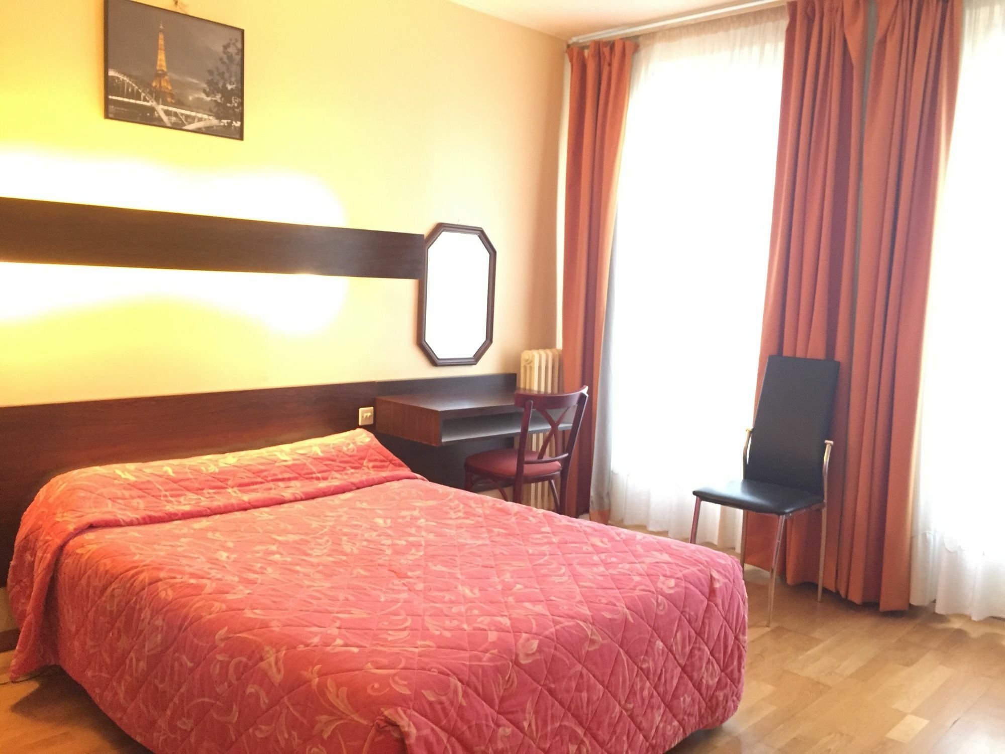 Hotel Des Pyrenees - Entre Bastille Et Nation Paris Eksteriør bilde