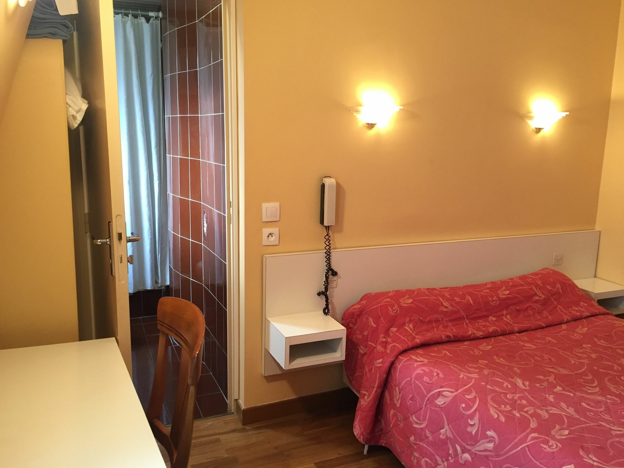 Hotel Des Pyrenees - Entre Bastille Et Nation Paris Eksteriør bilde