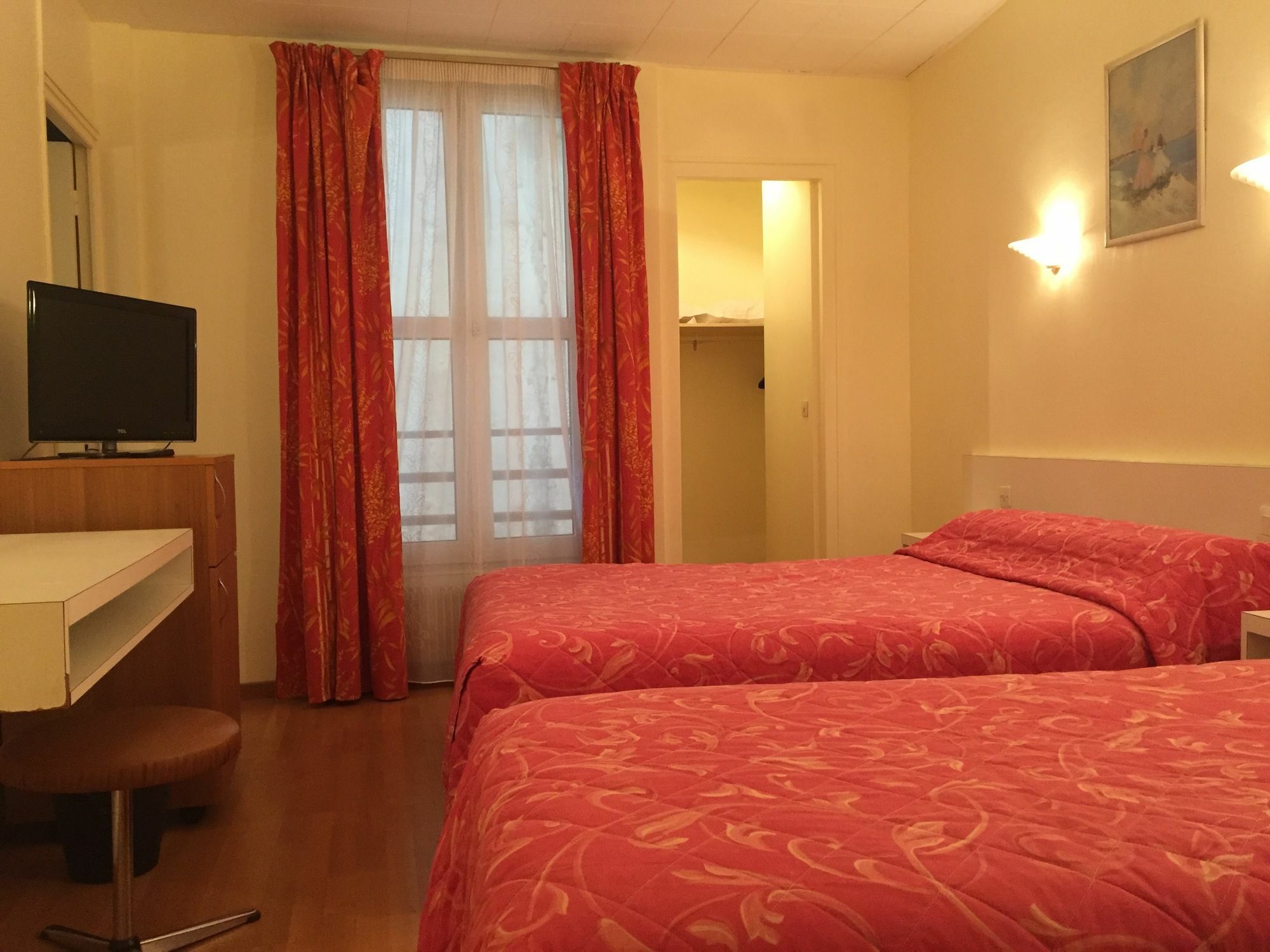 Hotel Des Pyrenees - Entre Bastille Et Nation Paris Eksteriør bilde