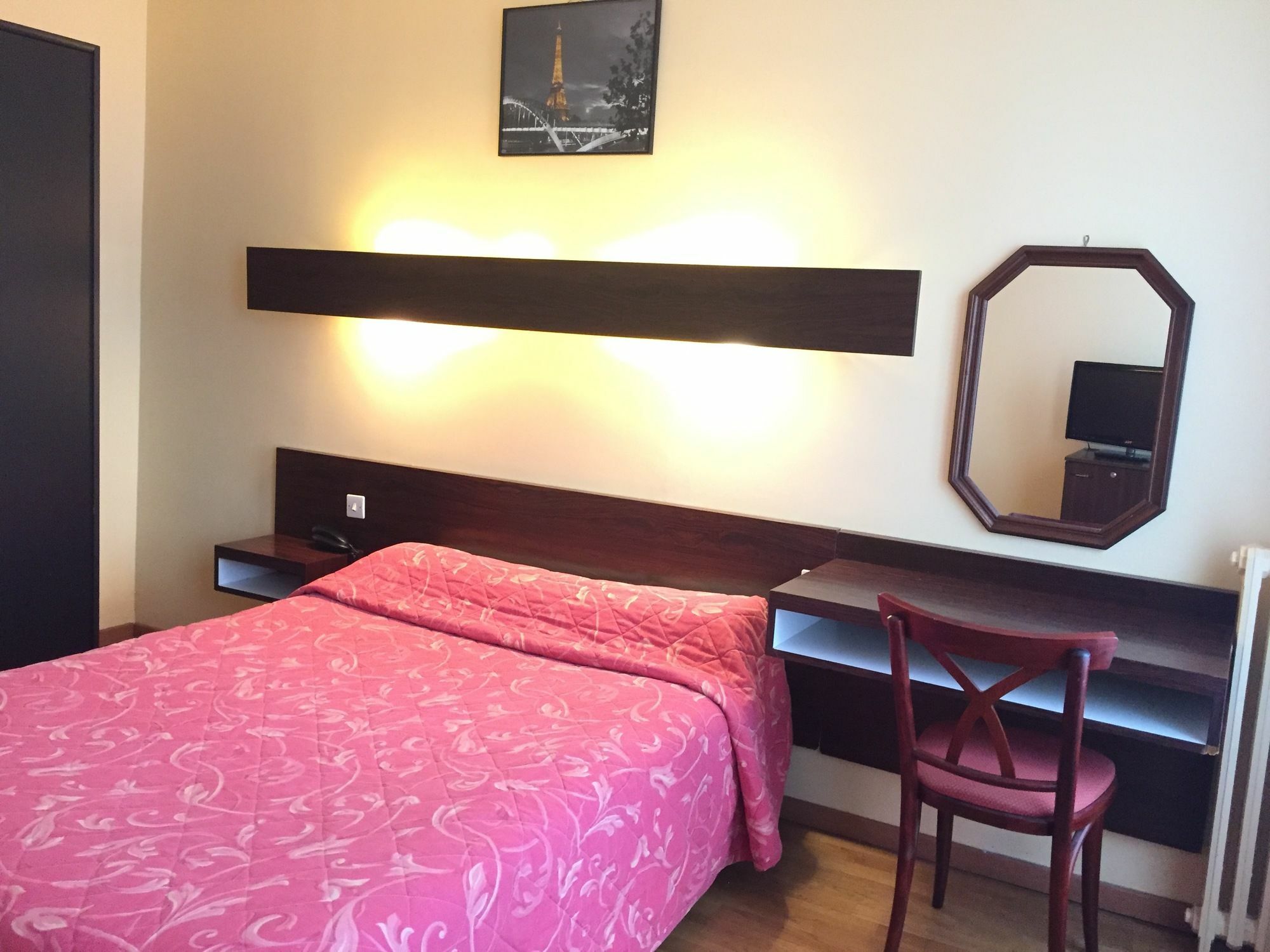 Hotel Des Pyrenees - Entre Bastille Et Nation Paris Eksteriør bilde